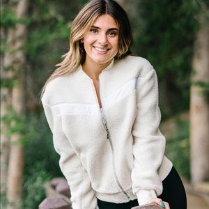 NWT Women’s ZYIA White Flying V Fleece Jacket Medium